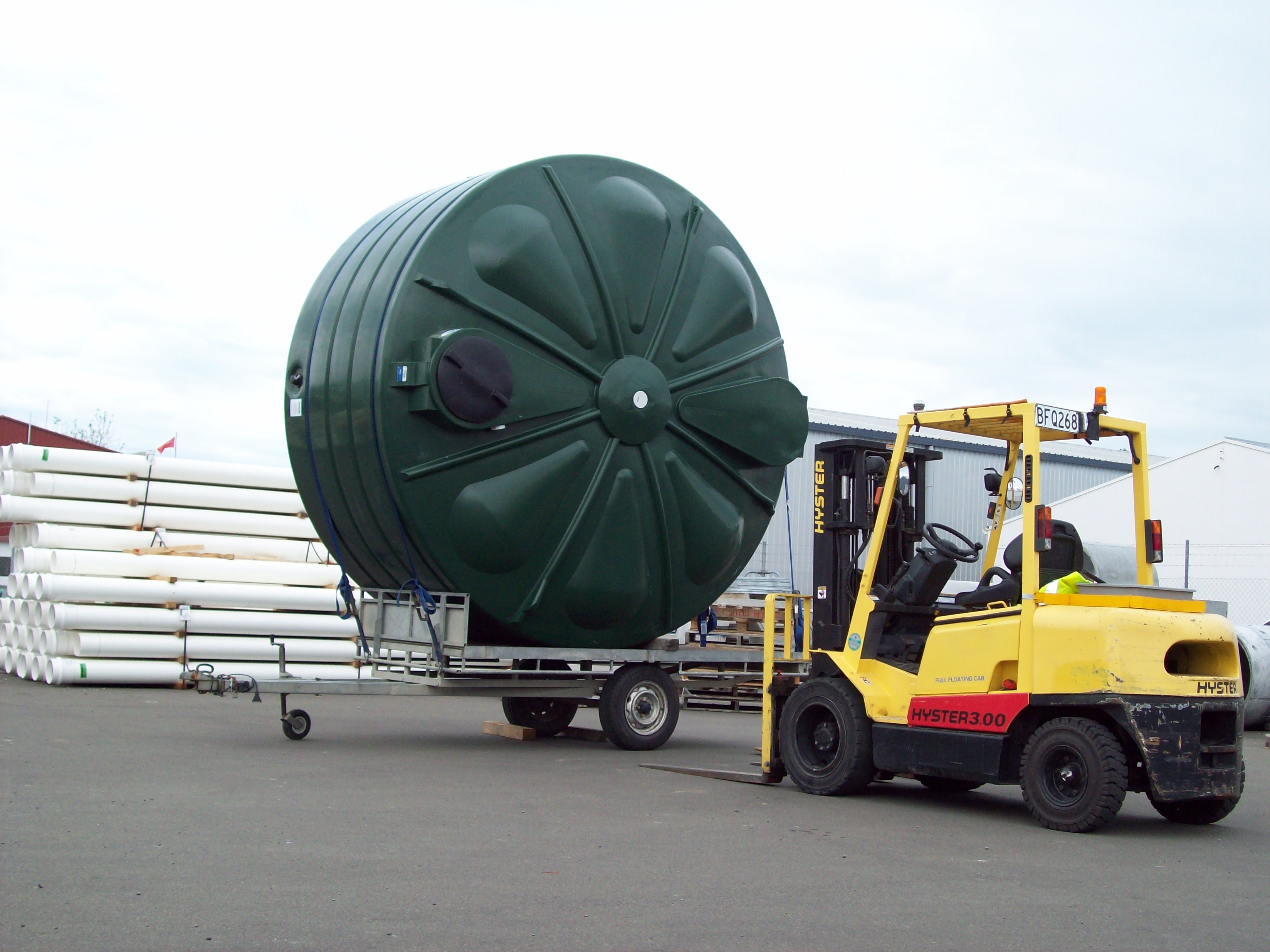 Loading a 15,000 ltr water tank for delivery to a customer